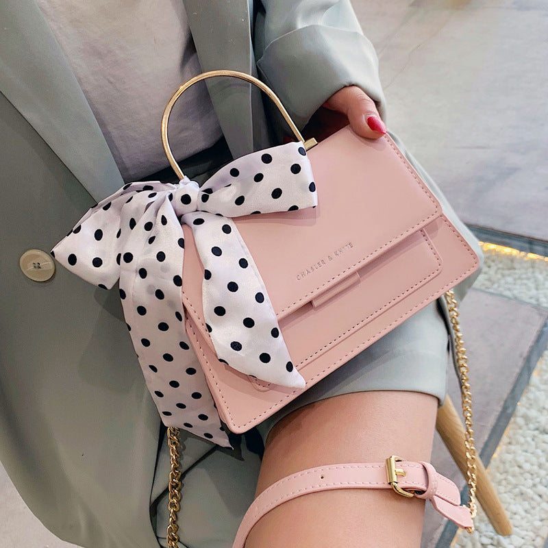 Urban Chic Chain Messenger Bag – Trendy Textured Small Shoulder Handbag 👜✨