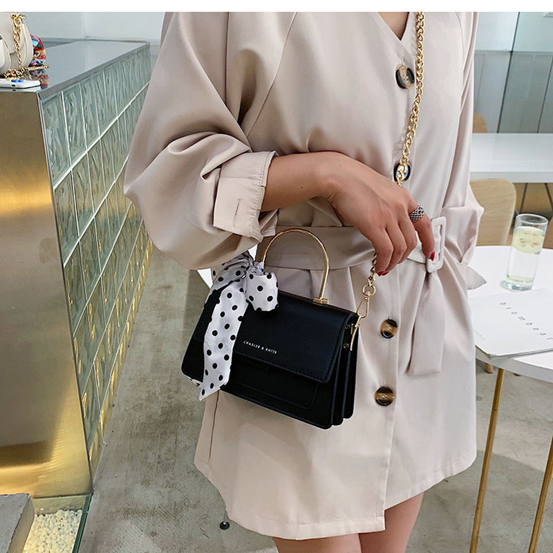 Urban Chic Chain Messenger Bag – Trendy Textured Small Shoulder Handbag 👜✨