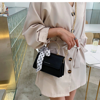 Urban Chic Chain Messenger Bag – Trendy Textured Small Shoulder Handbag 👜✨