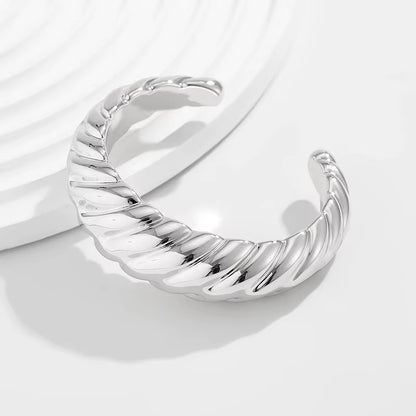 🔥 Exaggerated Irregular Cuff Bangle – Bold Geometric Hip-Hop Bracelet for Women | Trendy Streetwear Statement Jewelry ⛓️✨