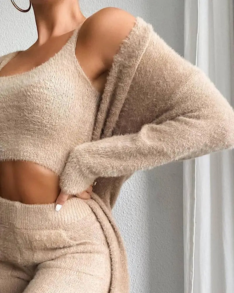 Cloud-Soft 3-Piece Luxury Lounge Set – Cozy Fuzzy Fleece Robe & Pajama Trio ☁️🌙