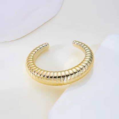 🔥 Exaggerated Irregular Cuff Bangle – Bold Geometric Hip-Hop Bracelet for Women | Trendy Streetwear Statement Jewelry ⛓️✨