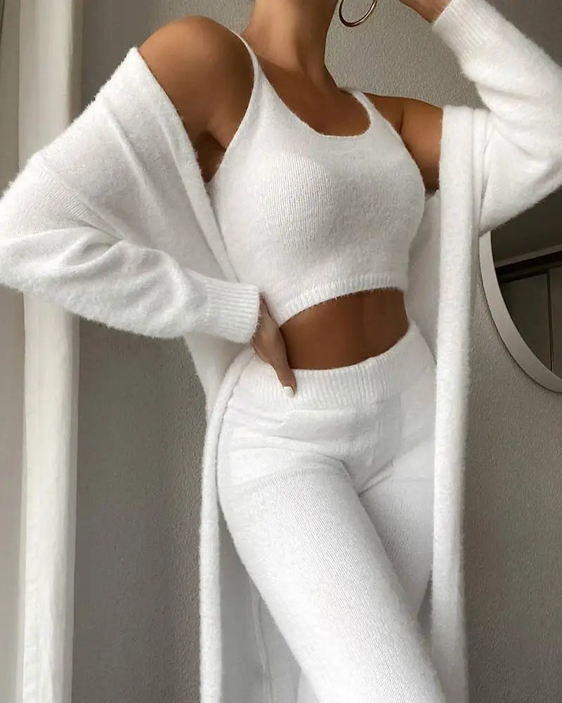 Cloud-Soft 3-Piece Luxury Lounge Set – Cozy Fuzzy Fleece Robe & Pajama Trio ☁️🌙