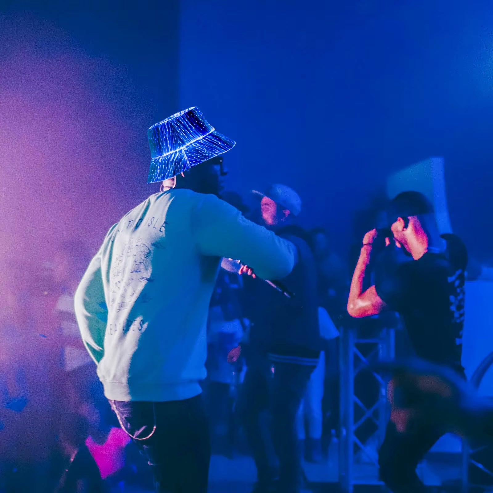 AuraGlow™ Fiber Optic LED Bucket Hat – Cyberpunk Luminous Party Headwear
